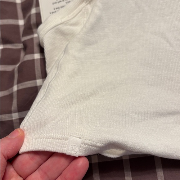 BNWT lululemon hold tight cropped tank - Picture 6 of 8